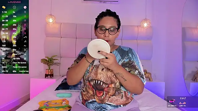 DanielleEvans  online show from 09-18-25, 11:24