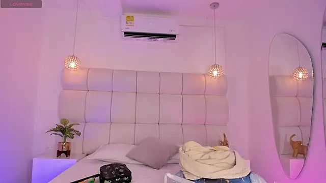 DanielleEvans  online show from 11-08-25, 11:25