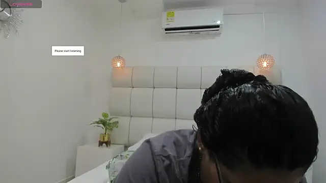 DanielleEvans  online show from 11-10-25, 11:15