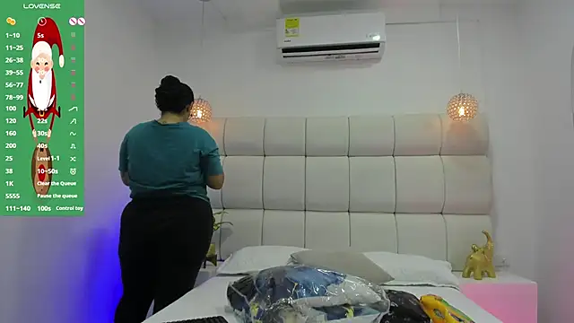 DanielleEvans  online show from 11-28-25, 11:32