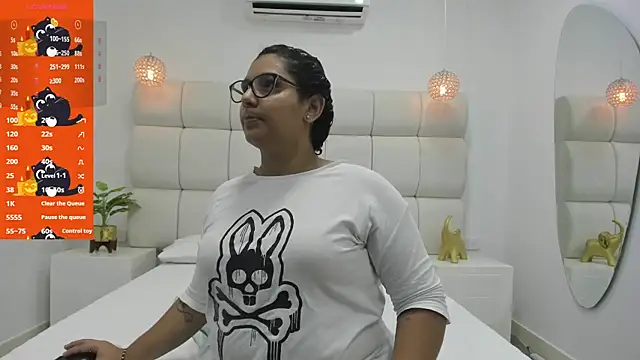 DanielleEvans  online show from 10-07-25, 11:22