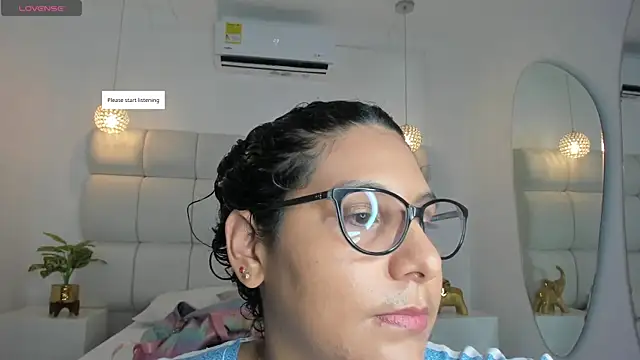 DanielleEvans  online show from 11-05-25, 11:13