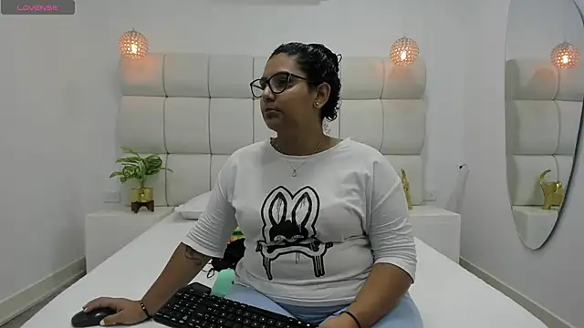 DanielleEvans  online show from 10-29-25, 11:20