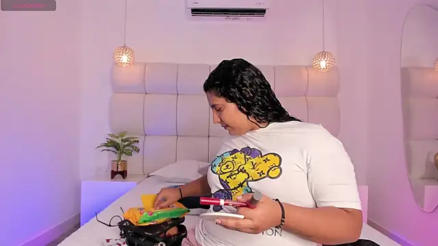 DanielleEvans  online show from 11-13-25, 11:25