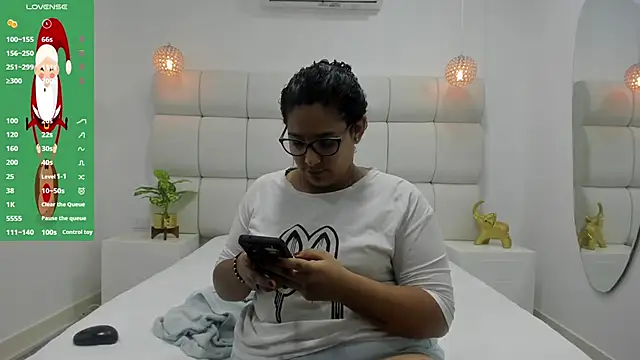 DanielleEvans  online show from 11-26-25, 11:21