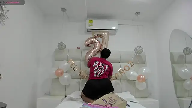 DanielleEvans  online show from 10-10-25, 11:44