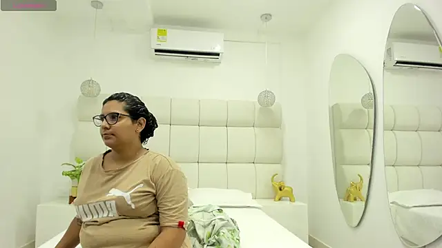 DanielleEvans  online show from 09-30-25, 11:05