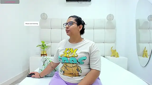 DanielleEvans  online show from 11-24-25, 11:21