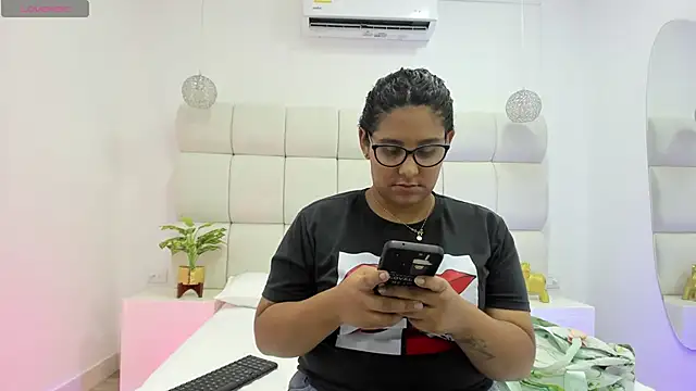 DanielleEvans  online show from 09-22-25, 11:27