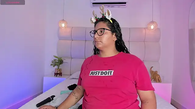 DanielleEvans  online show from 12-01-25, 11:33