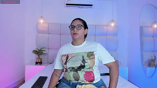 DanielleEvans  online show from 09-16-25, 11:22