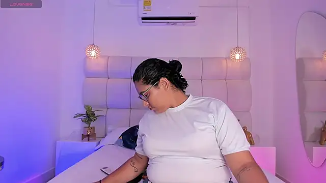 DanielleEvans  online show from 11-25-25, 11:32