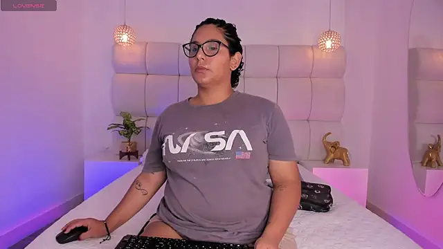 DanielleEvans  online show from 11-27-25, 11:32