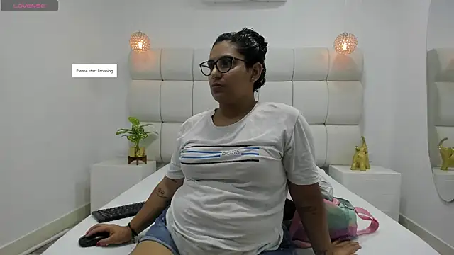 DanielleEvans  online show from 11-29-25, 11:21