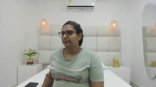 DanielleEvans  online show from 10-03-25, 11:12