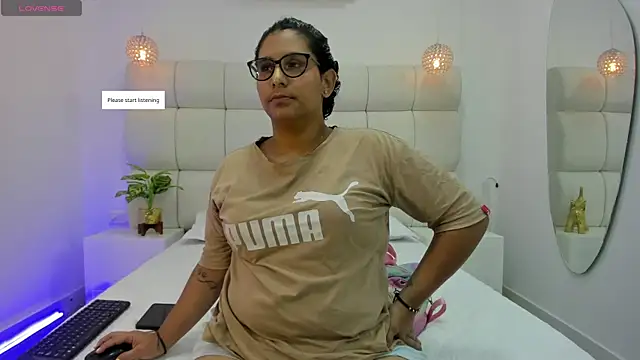 DanielleEvans  online show from 10-30-25, 11:19