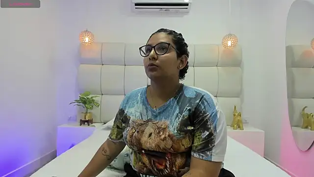 DanielleEvans  online show from 11-20-25, 11:11