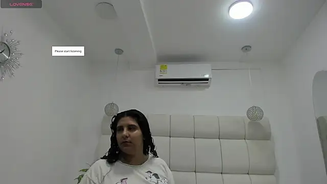 DanielleEvans  online show from 11-01-25, 11:15