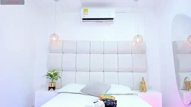 DanielleEvans  online show from 11-14-25, 11:36