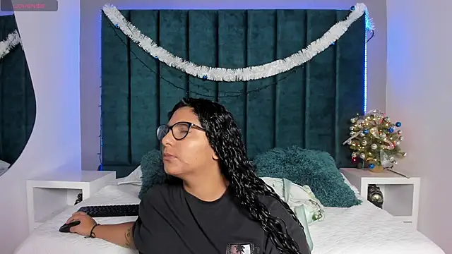 DanielleEvans  online show from 12-22-25, 11:21