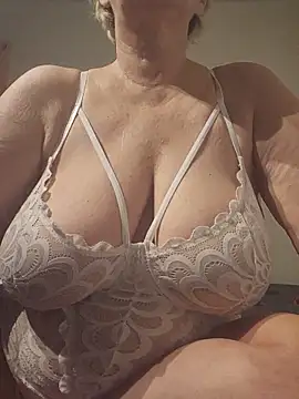 milfchantal4 online show from 05-19-26, 01:56