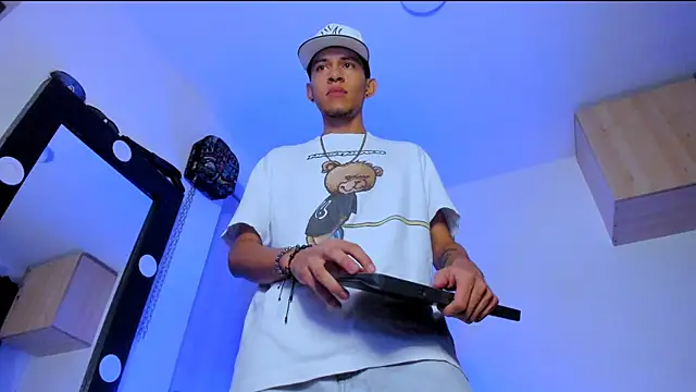 Samuel Suarez online show from 09-10-25, 05:06