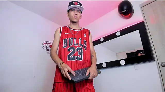 Samuel Suarez online show from 06-12-26, 02:09