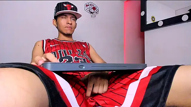 Samuel Suarez online show from 04-07-26, 01:29