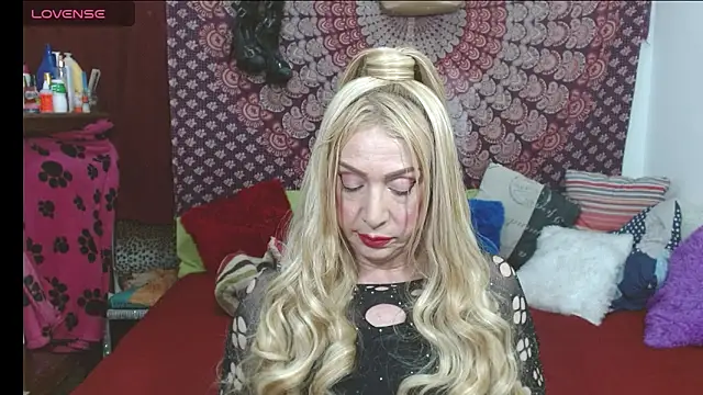 Snapshot of elena_evans chatting on 01-31-26, 07:12 elena evans online show from 01-31-26, 07:12