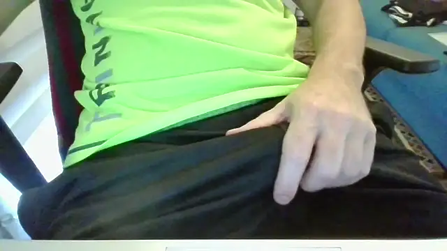 Snapshot of alessex24 chatting on 09-29-25, 12:44 alessex24 online show from 09-29-25, 12:44