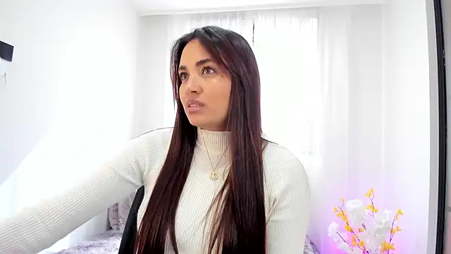 aisha es online show from 09-30-25, 08:04