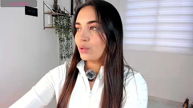 aisha es online show from 05-19-26, 09:11