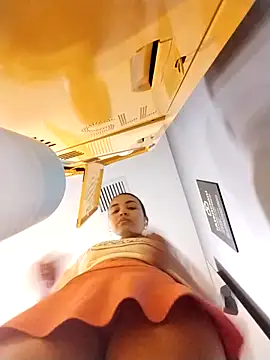 aisha es online show from 03-12-25, 09:56