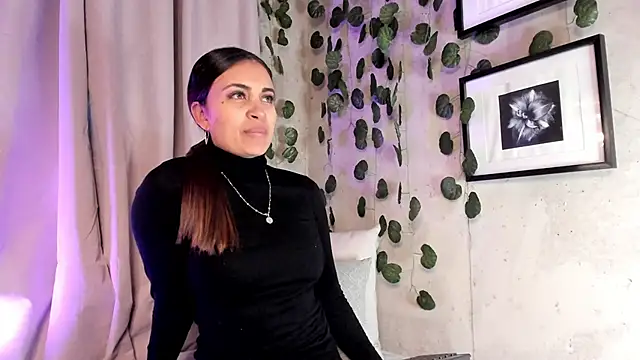 aisha es online show from 02-25-25, 11:15