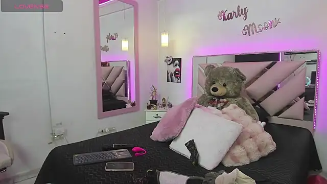 Snapshot of Karly_moon chatting on 09-09-25, 09:24 Karly moon online show from 09-09-25, 09:24