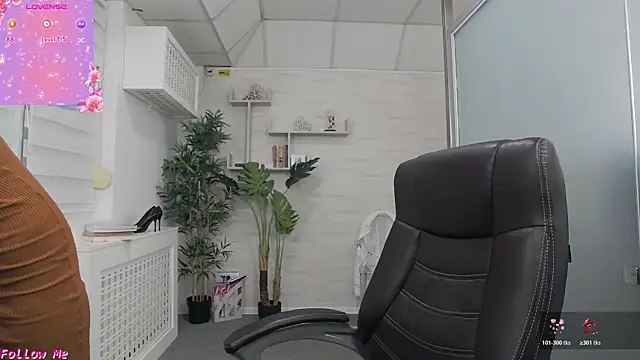 EllaMilf  online show from 04-14-26, 03:44