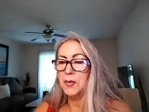 EvaRobinson online show from 06-10-26, 02:51