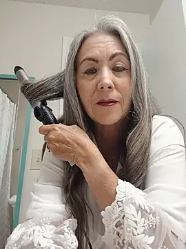 EvaRobinson online show from 05-29-26, 04:57