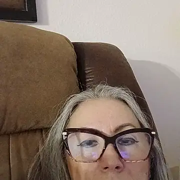 EvaRobinson online show from 10-28-25, 11:25