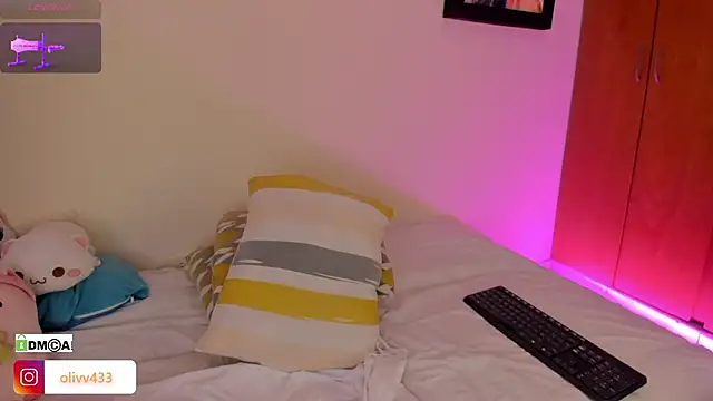 olivia  s online show from 10-19-25, 03:42