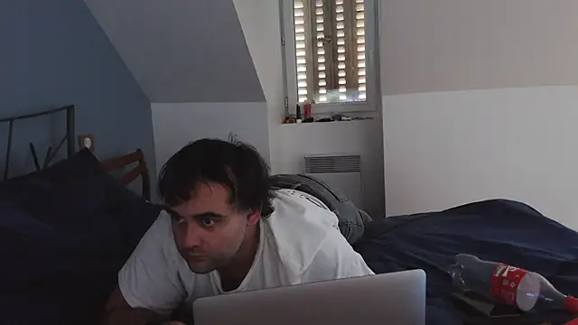 Snapshot of colalba12 chatting on 10-21-25, 01:21 colalba12 online show from 10-21-25, 01:21