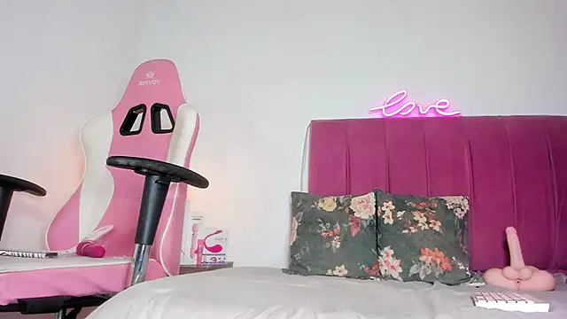 Valentinamolina  online show from 06-26-26, 08:03