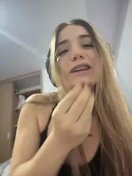 ShelbyHagen online show from 11-12-25, 03:21