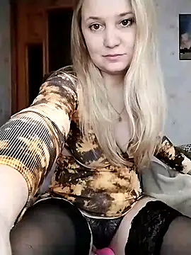 ImyoursLilu32 online show from 01-10-26, 08:59