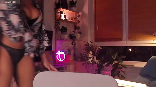 Snapshot of Ana_Peachy_ chatting on 12-14-24, 03:25 Ana Peachy  online show from 12-14-24, 03:25