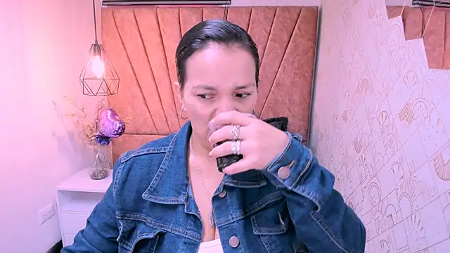 MarilynMiilf  online show from 10-27-25, 07:37