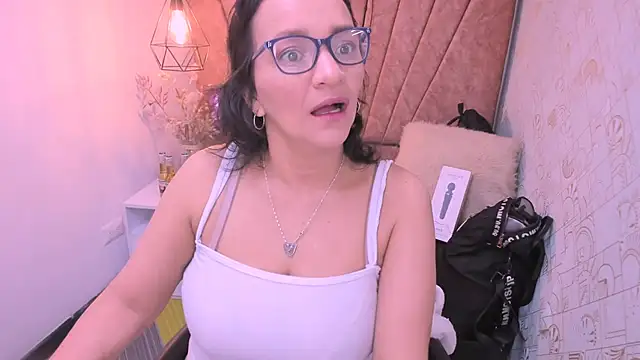 MarilynMiilf  online show from 10-10-25, 07:47