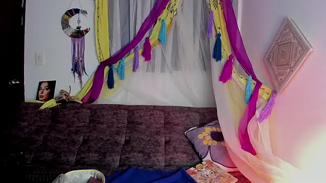 sophiaamethystt online show from 03-18-26, 06:09