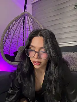 Snapshot of Samantha_Bernardo chatting on 04-17-26, 04:15 Samantha Bernardo online show from 04-17-26, 04:15
