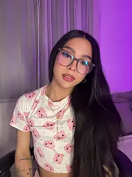 Snapshot of Samantha_Bernardo chatting on 04-19-26, 05:19 Samantha Bernardo online show from 04-19-26, 05:19